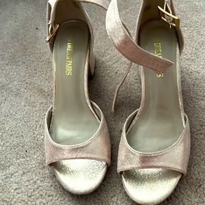 Rose gold sparkly high heels🌸